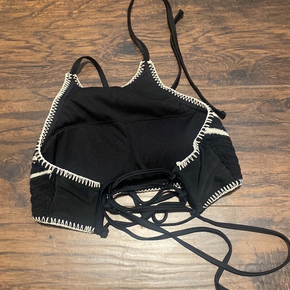 𝅺5/$20 Xhiliration black and white Crochet Bikini Top - Picture 3 of 5